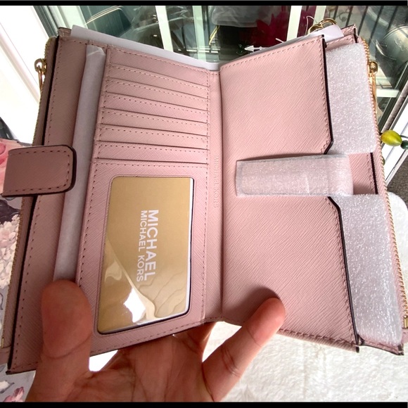 NEW MK LG CIARA SATCHEL AND DOUBLE WRISLET WALLET - Picture 4 of 8